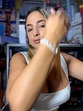 sammyqueenx21 online show from April 8, 2026, 11:21 am