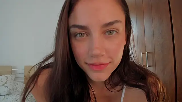 GrettaBenett online show from December 9, 2024, 5:52 pm