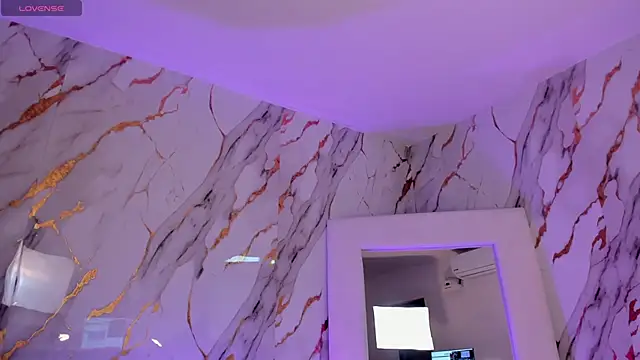 ErikaBenz  online show from December 5, 2025, 4:32 am