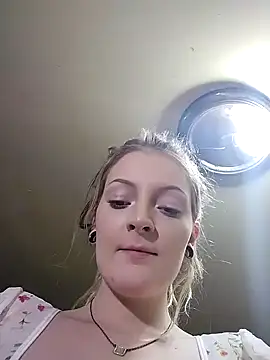 Snapshot of xomikaylaxo chatting on January 24, 2025, 3:32 am xomikaylaxo online show from January 24, 2025, 3:32 am