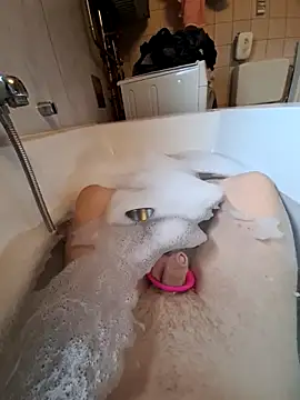 toeloverlive online show from October 9, 2025, 8:23 am