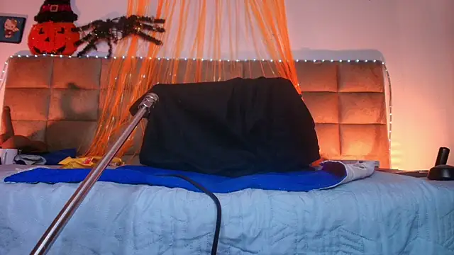 britanyy  online show from October 15, 2025, 3:06 am