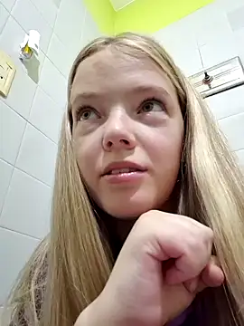 -veranito- online show from February 4, 2025, 3:11 am