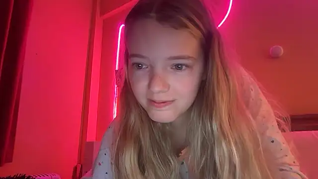 -veranito- online show from September 17, 2025, 3:08 am