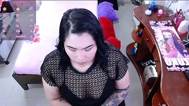 lufek23 online show from December 14, 2024, 2:53 pm