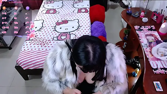 lufek23 online show from January 3, 2025, 8:22 pm