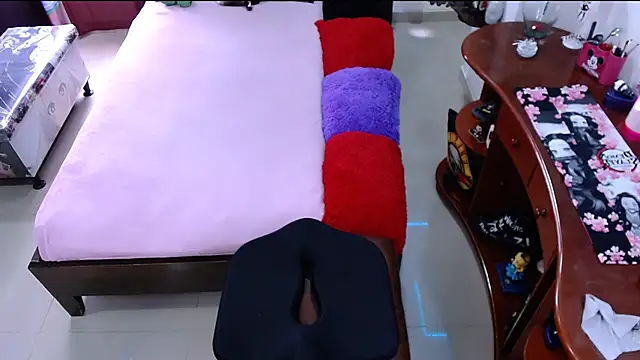 lufek23 online show from February 1, 2025, 8:16 pm