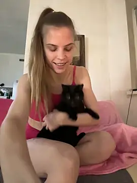 LeyaJohnson online show from January 19, 2025, 8:09 pm