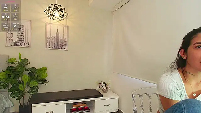 Sassy--Girl online show from September 25, 2025, 6:11 pm