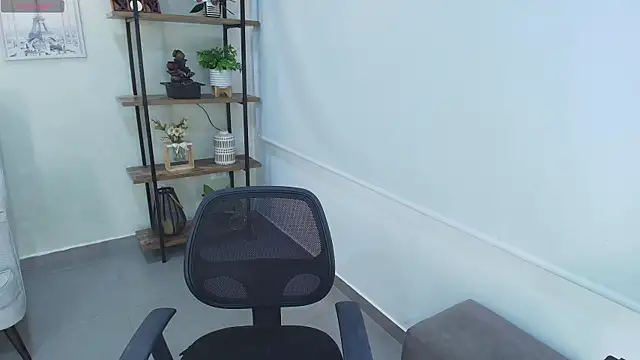 Sassy--Girl online show from April 14, 2026, 6:14 pm