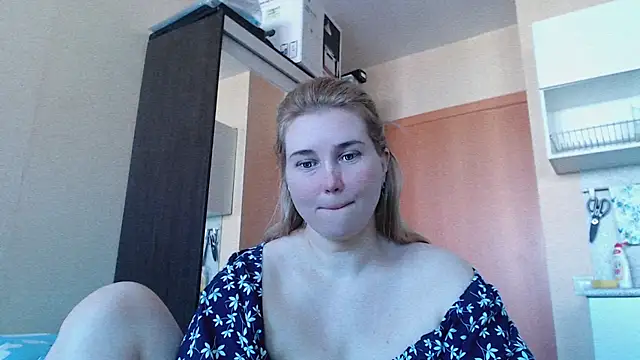Snapshot of mmmPinUpGirl chatting on June 7, 2026, 8:18 am mmmPinUpGirl online show from June 7, 2026, 8:18 am