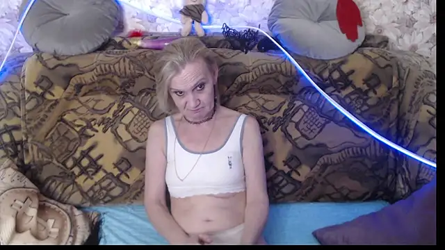 MissBekker online show from December 17, 2024, 6:13 am