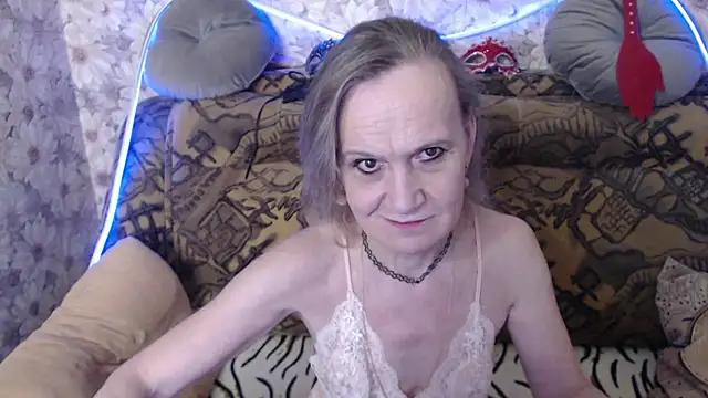 Snapshot of MissBekker chatting on July 6, 2026, 10:12 pm MissBekker online show from July 6, 2026, 10:12 pm