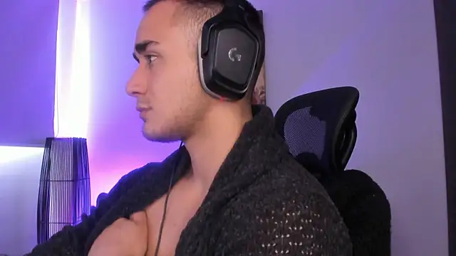 Snapshot of AlexRivera6 chatting on December 24, 2024, 6:28 pm AlexRivera6 online show from December 24, 2024, 6:28 pm