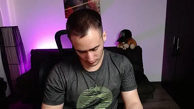 Snapshot of AlexRivera6 chatting on January 20, 2025, 10:48 pm AlexRivera6 online show from January 20, 2025, 10:48 pm