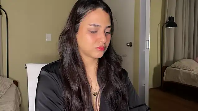 xSelena online show from May 5, 2026, 4:53 am