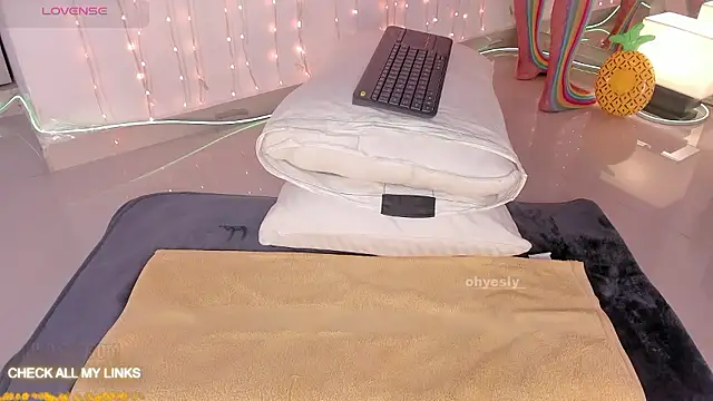 ohyesly  online show from January 9, 2026, 10:07 am