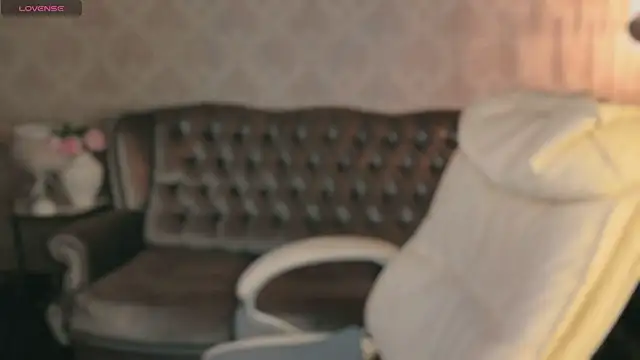 Daphne Moss online show from April 19, 2026, 12:48 pm