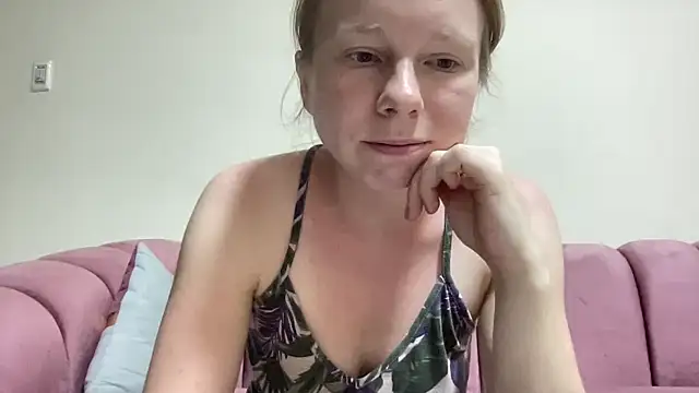 SweetLucy96 online show from September 29, 2025, 3:06 pm