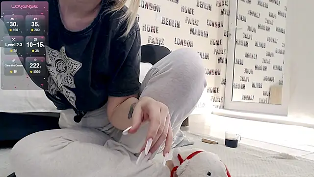 sweetdaiana23 online show from February 15, 2025, 1:42 am