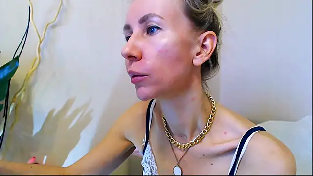 Snapshot of OLIVIA_CANDY chatting on February 21, 2025, 12:06 pm OLIVIA CANDY online show from February 21, 2025, 12:06 pm