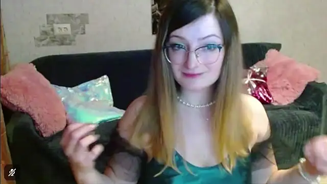 Arielsssplash online show from November 25, 2025, 2:50 pm