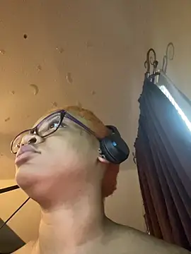 nickytheehawtie online show from March 10, 2026, 1:27 pm