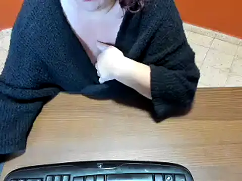 Snapshot of NikkiHolland chatting on January 29, 2025, 8:18 am NikkiHolland online show from January 29, 2025, 8:18 am