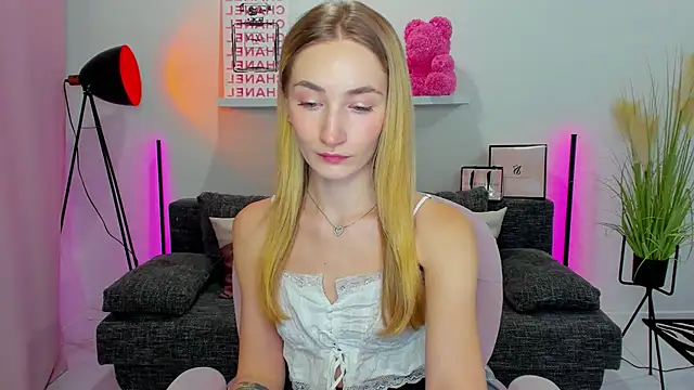 bella  rose online show from February 26, 2025, 1:08 pm