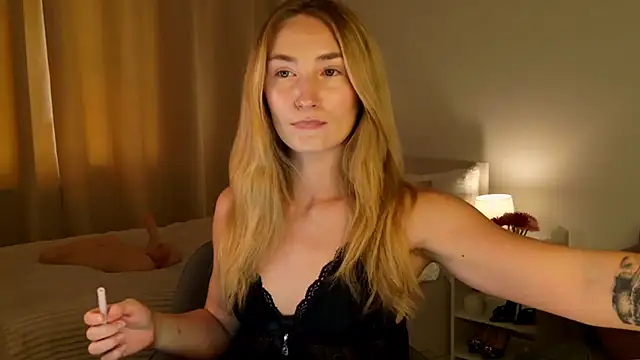 Snapshot of bella__rose chatting on June 18, 2026, 11:25 am bella rose online show from June 18, 2026, 11:25 am