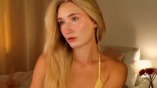 Snapshot of bella__rose chatting on July 14, 2026, 9:58 am bella rose online show from July 14, 2026, 9:58 am