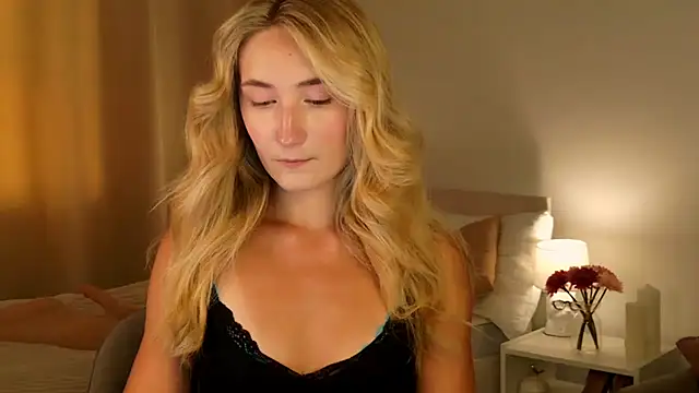 Snapshot of bella__rose chatting on July 24, 2026, 11:52 am bella rose online show from July 24, 2026, 11:52 am