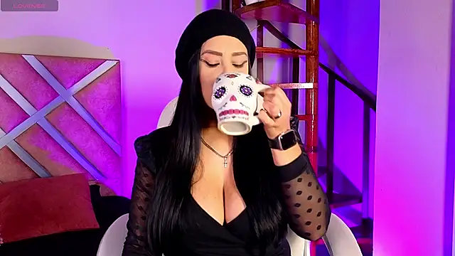  kelly hous36 online show from February 25, 2025, 12:24 pm