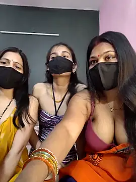 Snapshot of cutee__crazy chatting on May 3, 2026, 1:39 pm cutee crazy online show from May 3, 2026, 1:39 pm