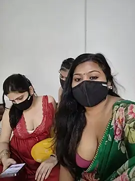 Snapshot of cutee__crazy chatting on June 8, 2026, 2:06 pm cutee crazy online show from June 8, 2026, 2:06 pm