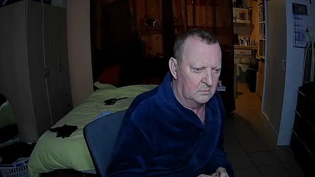 passifsoumis1963 online show from November 22, 2025, 5:28 am