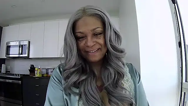 MSweetLindaParks online show from May 19, 2026, 3:40 pm