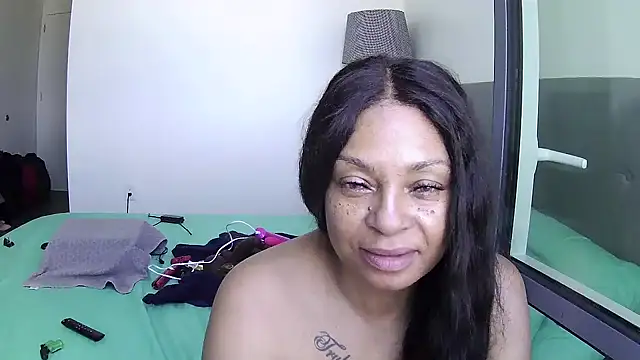 MSweetLindaParks online show from June 24, 2026, 4:17 pm