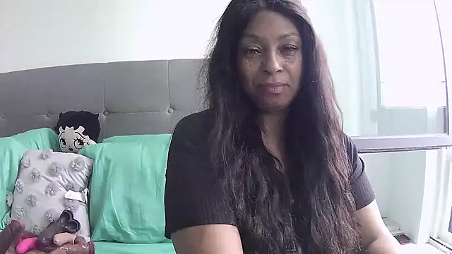 MSweetLindaParks online show from June 27, 2026, 6:35 pm