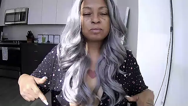 MSweetLindaParks online show from July 15, 2026, 12:54 pm