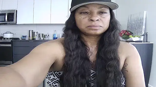 MSweetLindaParks online show from August 5, 2026, 2:31 pm