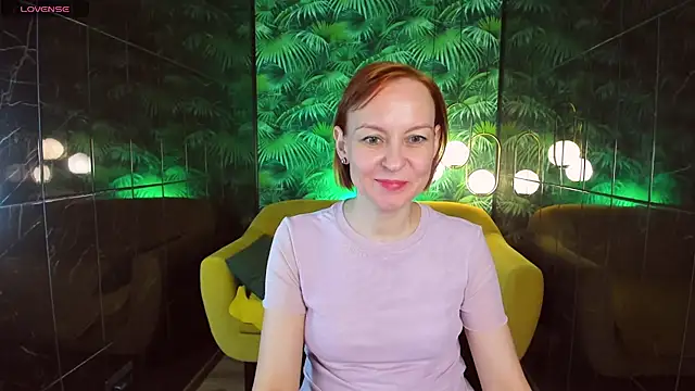 Snapshot of NikaGentle chatting on December 25, 2024, 9:45 am NikaGentle online show from December 25, 2024, 9:45 am