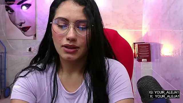 LauraRuiz1 online show from May 15, 2026, 11:12 pm