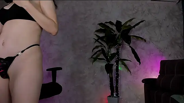 Emma7 online show from July 15, 2026, 7:52 pm