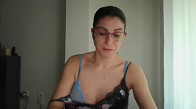 Sanada hot online show from February 2, 2025, 8:24 am