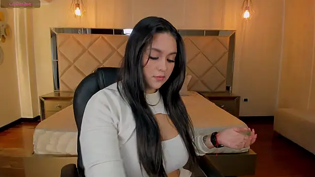 ToriCrossX online show from February 18, 2025, 12:28 pm