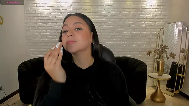 ToriCrossX online show from March 8, 2025, 11:48 am