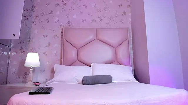 ambar sullivan online show from December 4, 2025, 11:41 am