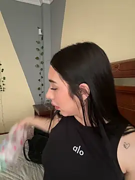 isabella jade online show from October 21, 2025, 1:12 pm