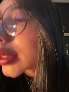 isabella jade online show from November 3, 2025, 1:12 pm